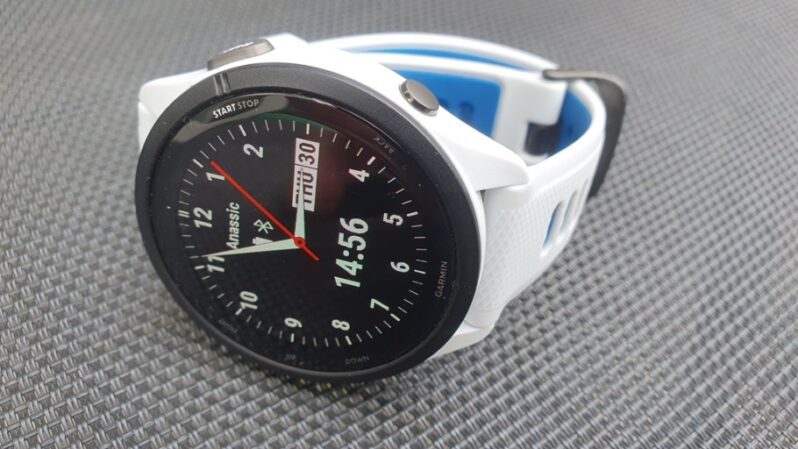 Forerunner 265 display zijkant