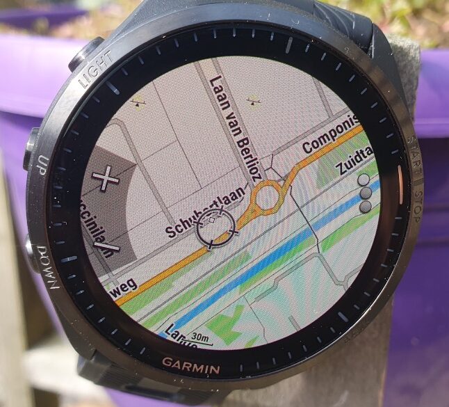 Garmin Forerunner 965 map ingezoomd