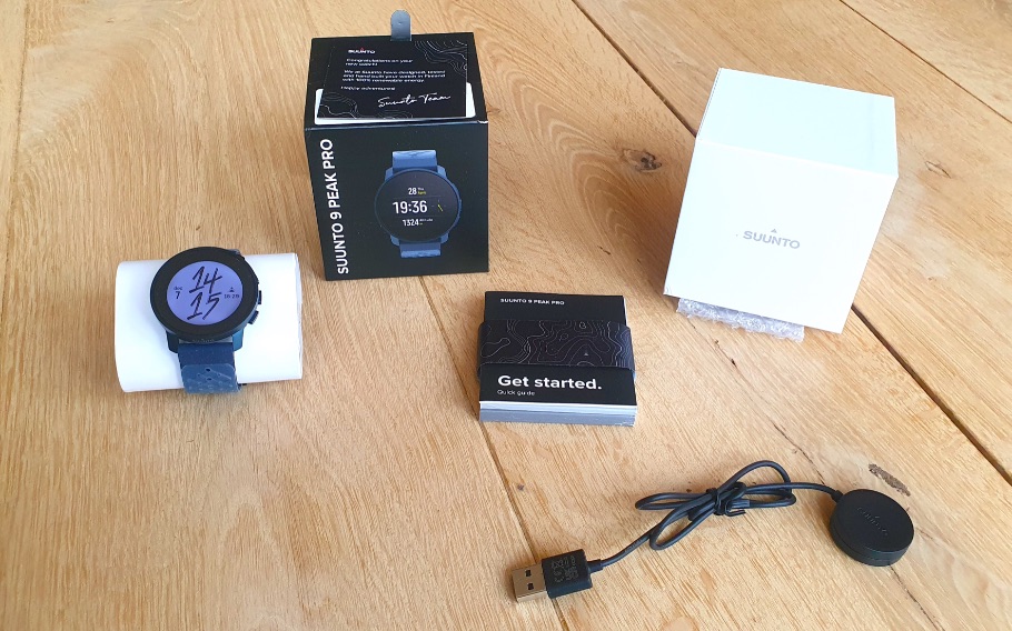 Suunto9PeakPro met doos en inhoud
