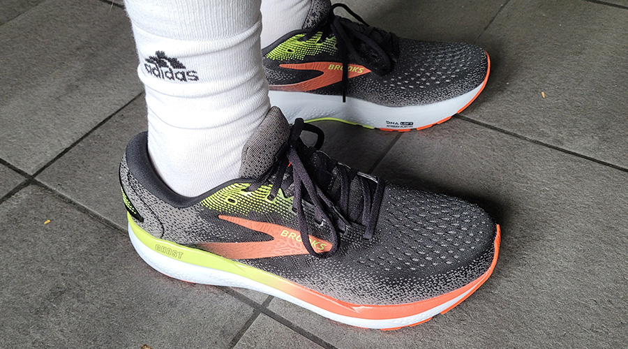 Brooks ghost 16 schuinboven