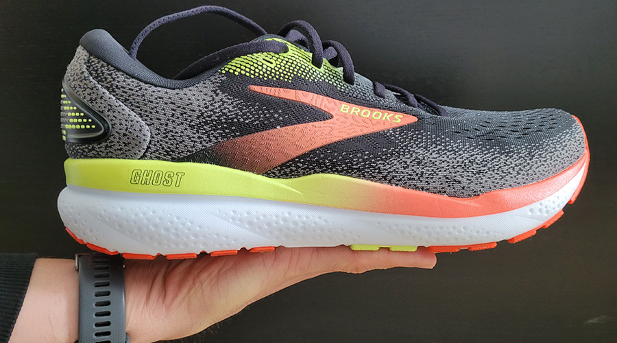 Brooks ghost 16 zijkant