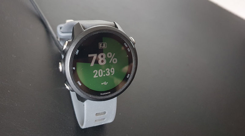 Garmin Forerunner 245 opladen